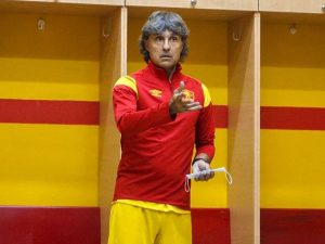 DT. Bigdolio con las últimas indicaciones. Chasqui Deportivo