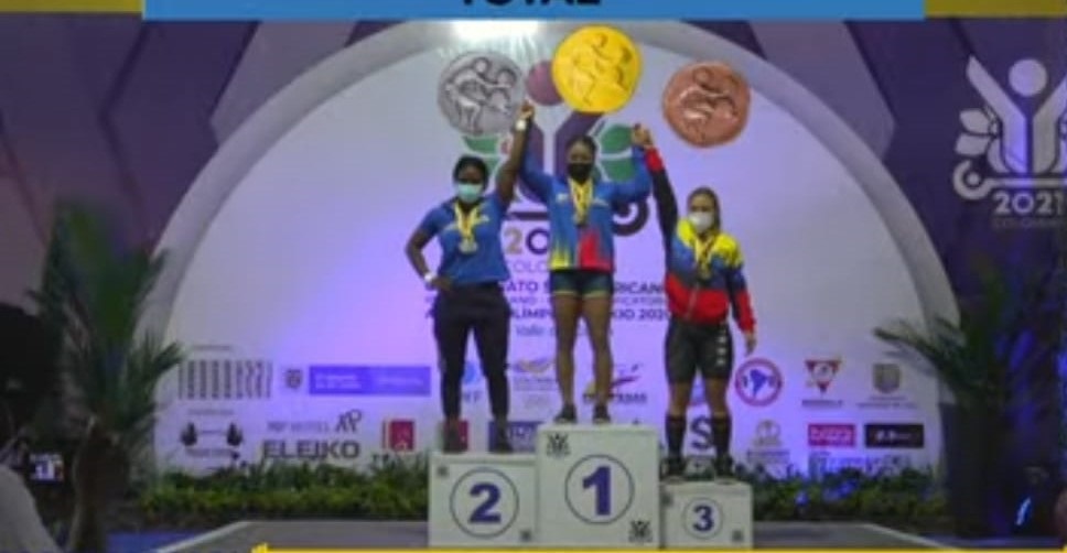 Damas ecuatorianas brillaron en levantamiento de pesas