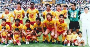 "Chino" Sion vistiendo la camiseta de Aucas 