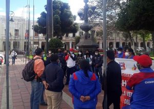 Dirigentes de Fedelibach realizan plantón en el Municipio 