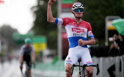 Richard Carapaz va en ascenso en el Tour de Suiza