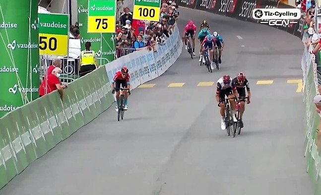 Richard Carapaz mantiene el liderato en el Tour de Suiza