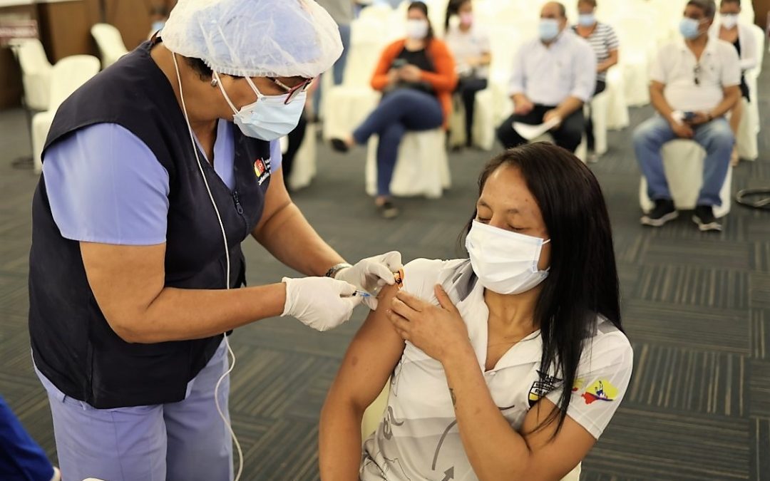 Atletas ecuatorianos que competirán en Tokio 2020 fueron vacunados contra Covid-19