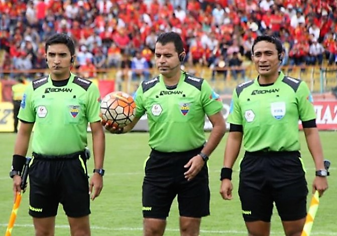 Arbitros profesionales de fútbol del Ecuador impagos
