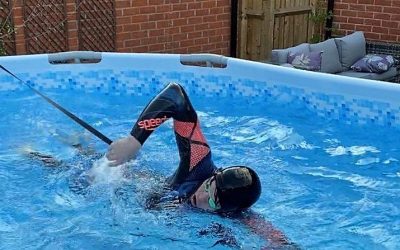 Increíble, Matthew Richards adolescente que pasó de entrenar en una piscina de lona en su casa y ganar el oro olímpico