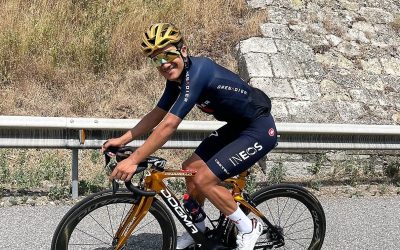 Richard Carapaz estrena “bici” nueva en honor al oro olímpico
