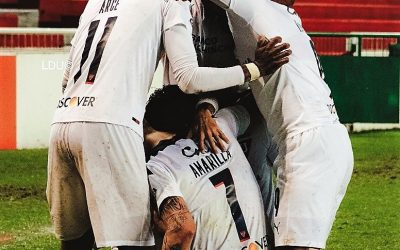 Paranaense y Liga de Quito juegan cotejo de clasificación