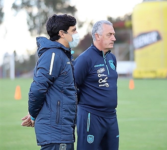 Gustavo Alfaro, DT, de Ecuador sigue con experimentos