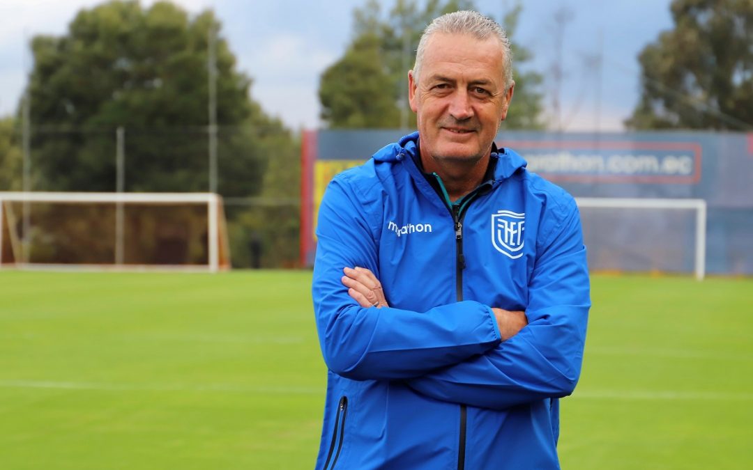 Gustavo Alfaro, DT, de Ecuador perfecciona sistema para enfrentar a Chile