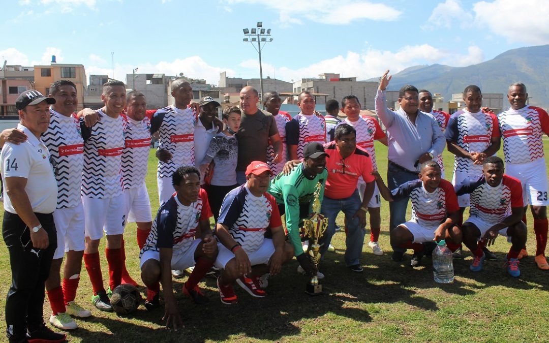 Goles y aplausos por el aniversario de Carapungo