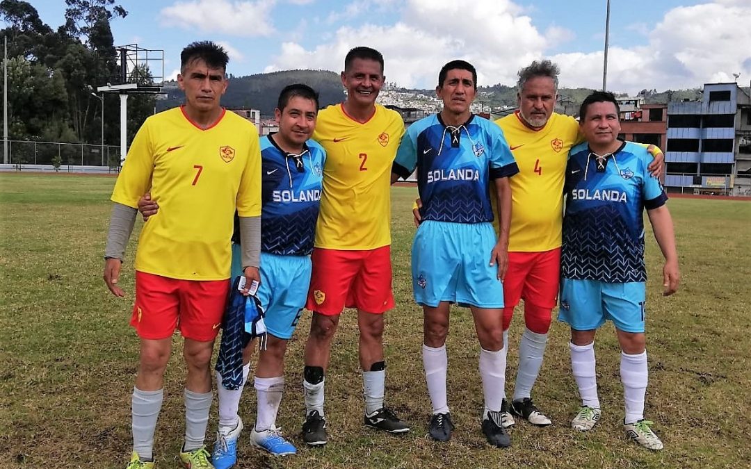 Selección máster de liga Solanda se despidieron con aplausos, música y goles