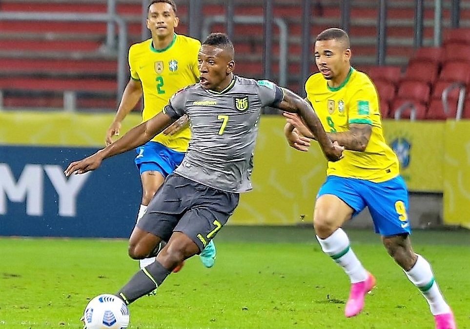 Árbitros colombianos dirigirán Ecuador con Brasil