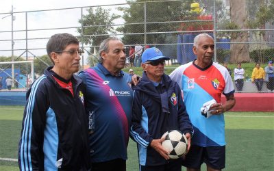 El fútbol romántico está en Plaza Solanda
