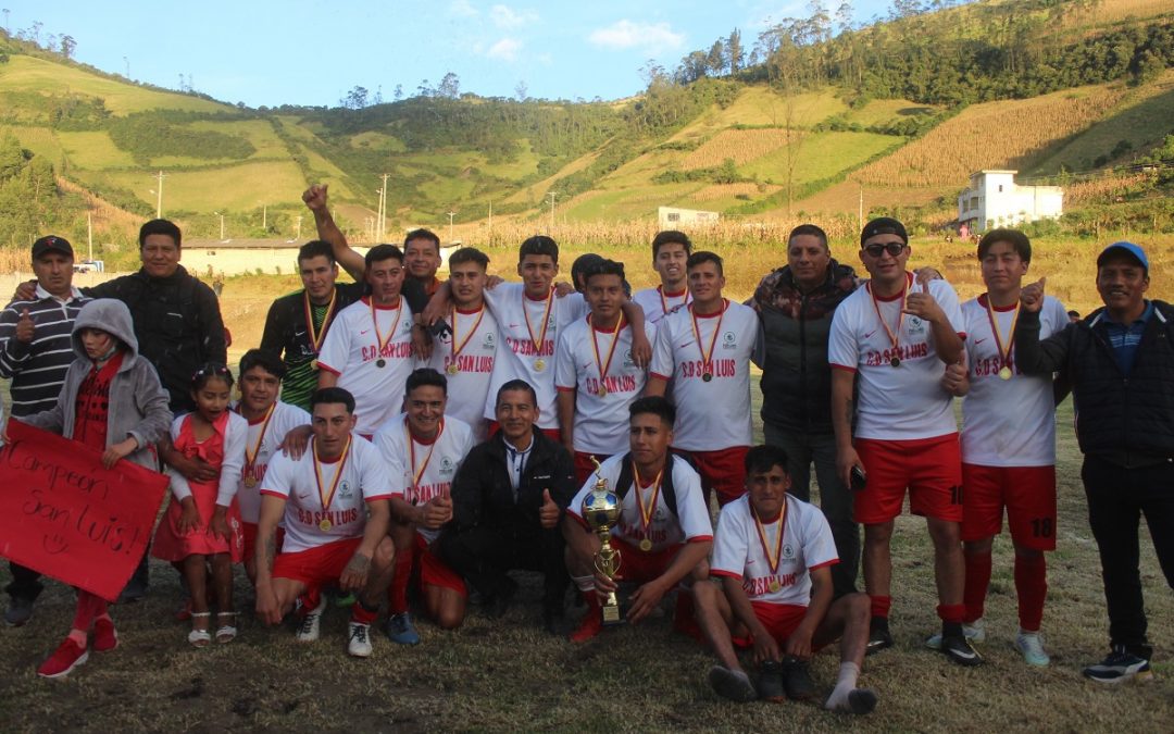 San Luis encendió las fiestas Sampedrinas de Puéllaro