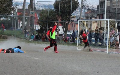 Balacob abrazó la copa de Campeones del microfútbol femenino