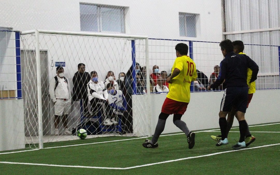 Toque mágico de las glorias del fútbol en Épsilon