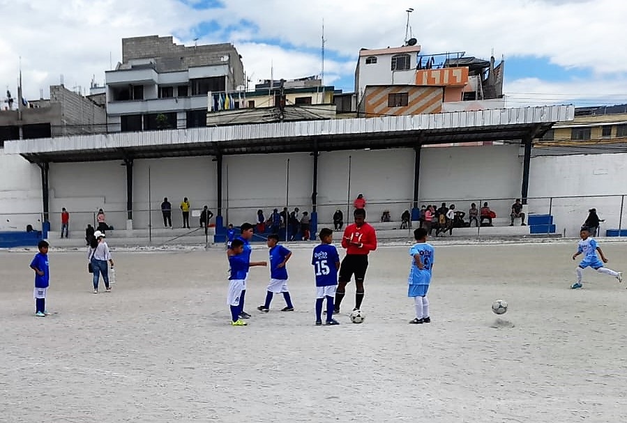 El fútbol infantil y máster en macha