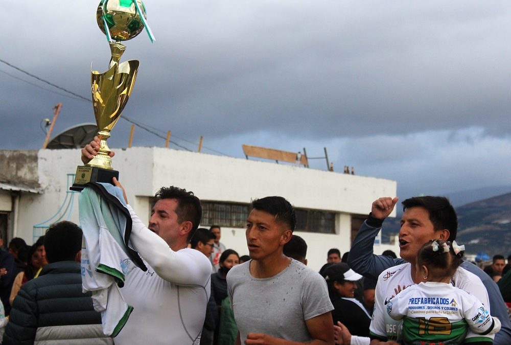 La Esperanza vivió un día de goles y premios
