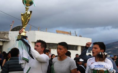 La Esperanza vivió un día de goles y premios