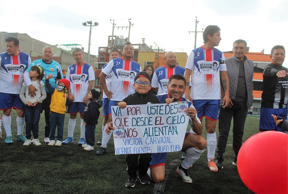 Abrazo de goles en finales de microfútbol en la Liga IESS-FUT