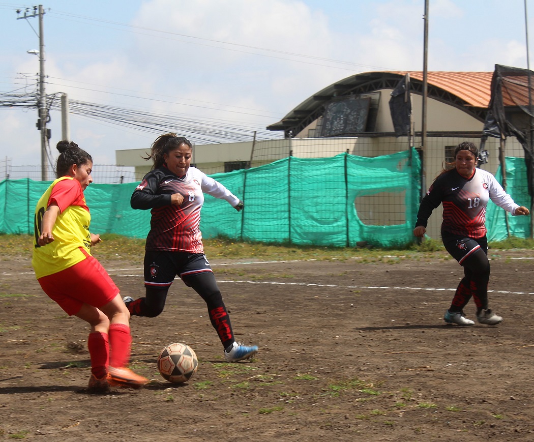 Lluvia de goles en las finales de Liga Barrial, “Los Pinos”