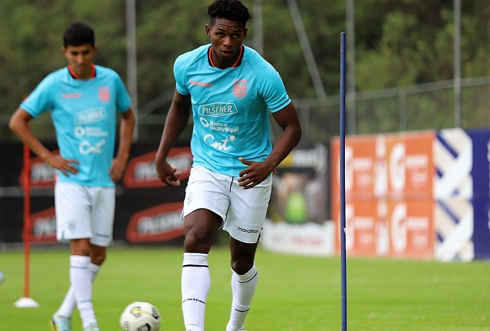 Ecuador con nuevas caras aspira retener el título sudamericano