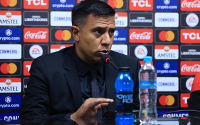 César Farías, DT del Aucas, suspendido 14 meses en Ecuador por conducta violenta