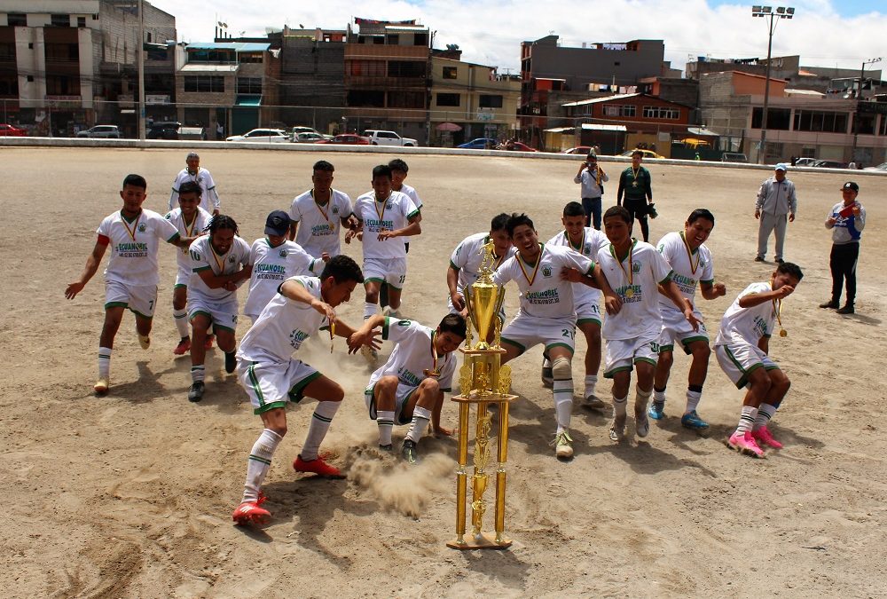 Finales de celebraciones y espectáculo en Liga IESS-FUT
