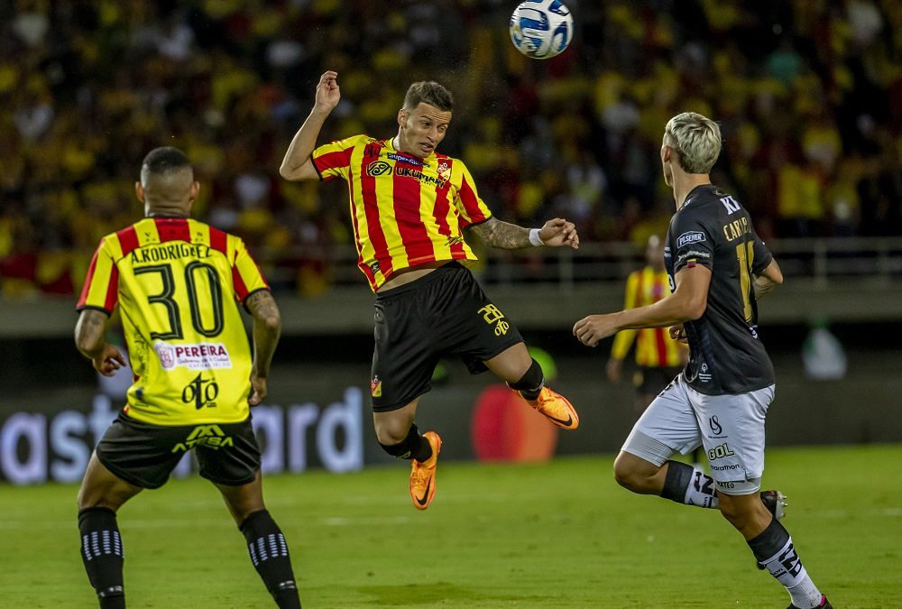 Deportivo Pereira saca ventaja en el partido de ida sobre Independiente del Valle