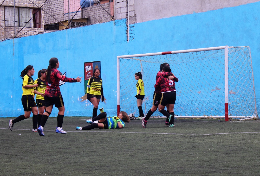 Abrazos, tristeza, polémicas arbitrales fueron parte de las finales en la Liga IESS-FUT