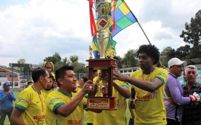 La copa oro y grana levantó el Atlético Estudiantil