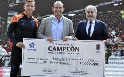 Liga recibe premio monetario por parte de la Conmebol