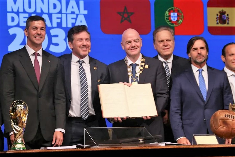 La FIFA y la Conmebol firman, junto a presidentes de Paraguay y Uruguay, acta del Mundial 2030
