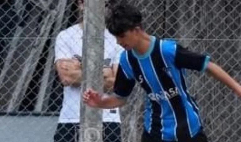 Tragedia en el fútbol del ascenso: murió un jugador de 16 años que se descompensó en medio de un partido