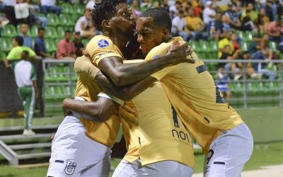 Los ecuatorianos de la U Católica remontan en casa de Alianza y se afianzan en el liderato