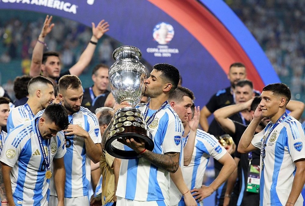 Argentina bicampeona de América al ganar 1-0 a Colombia y se acredita la Triple Corona